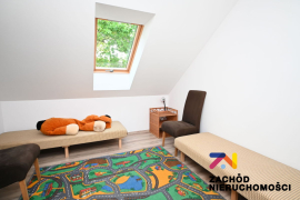 Dwa domy z ziemią rolną w Broniszowie